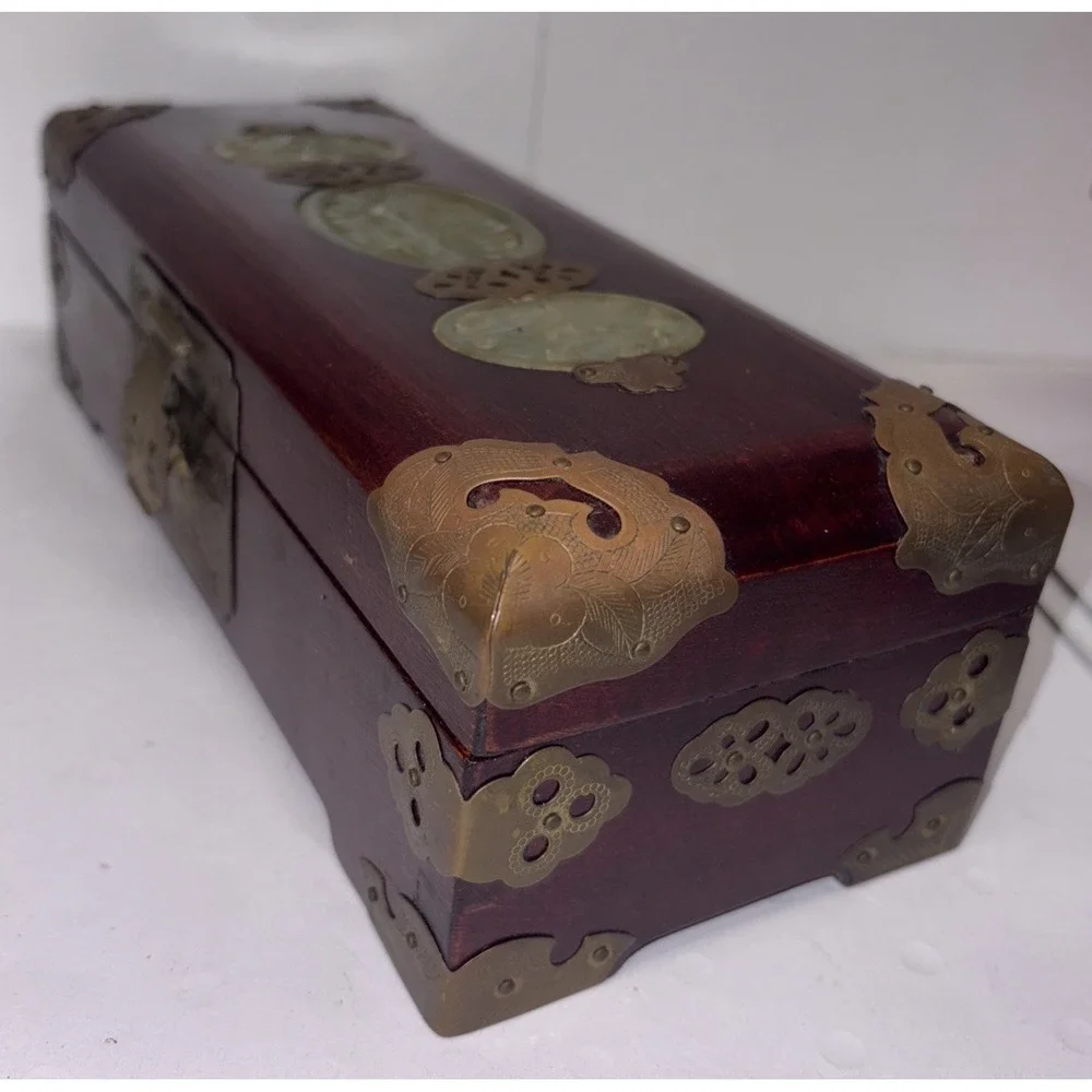 Vintage Beautiful Chinese Locking‎ Wood Jewelry Box Jade Inlay Brass Mounts - Picture 8 of 9